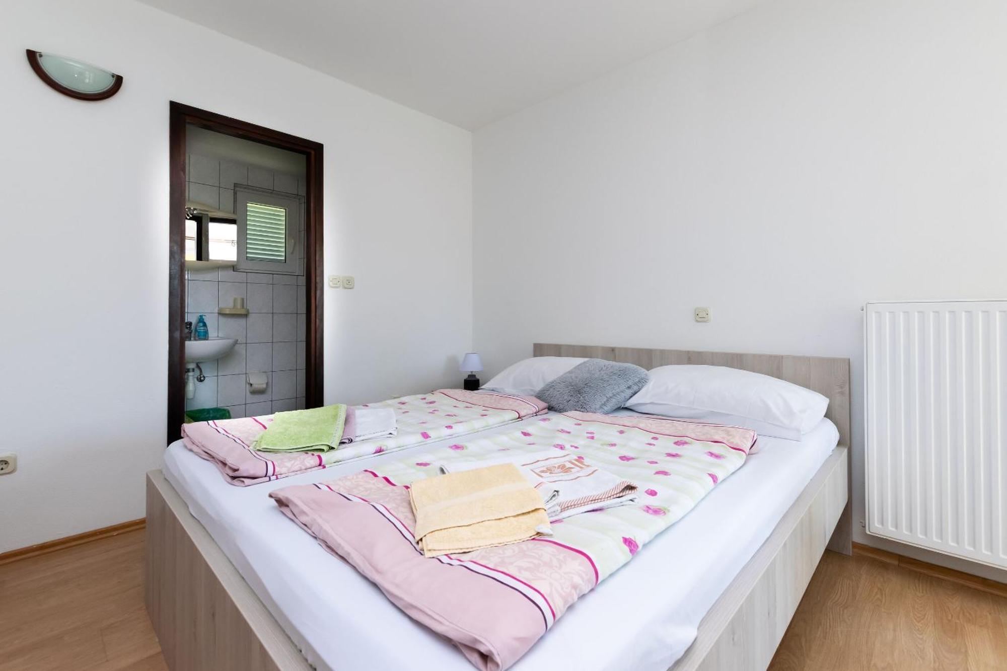 Apartments Boza Lopar Exterior photo